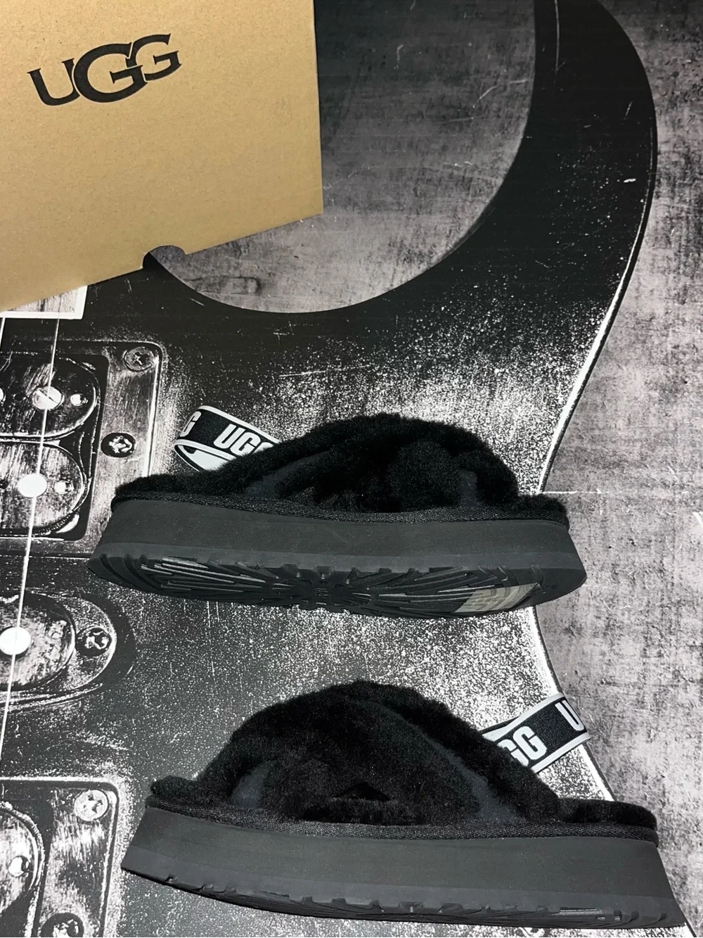 NIB UGG Disco Cross Slide